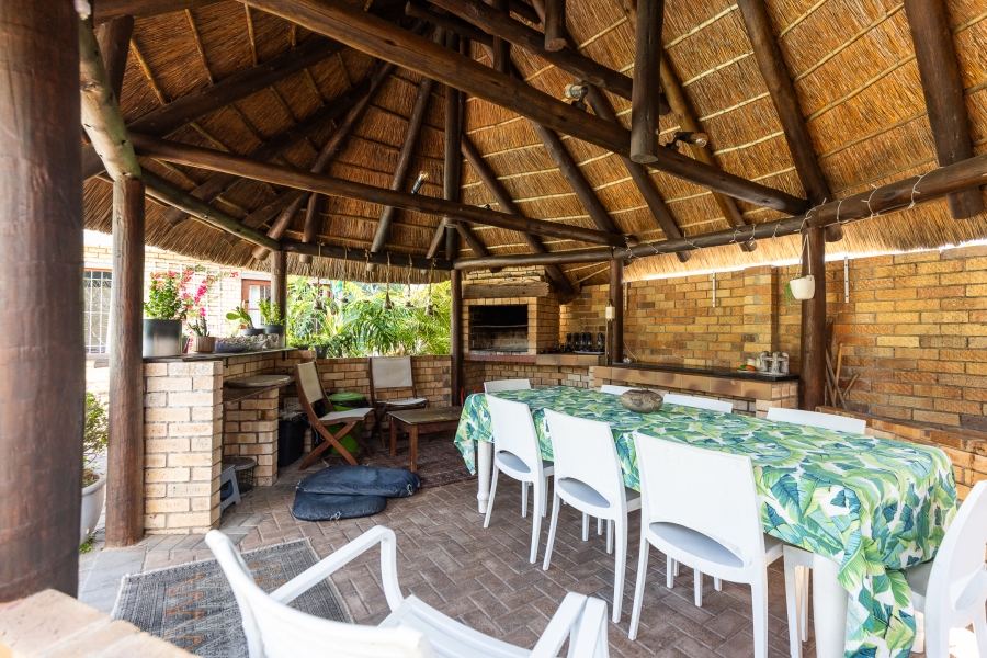 4 Bedroom Property for Sale in Summerstrand Eastern Cape